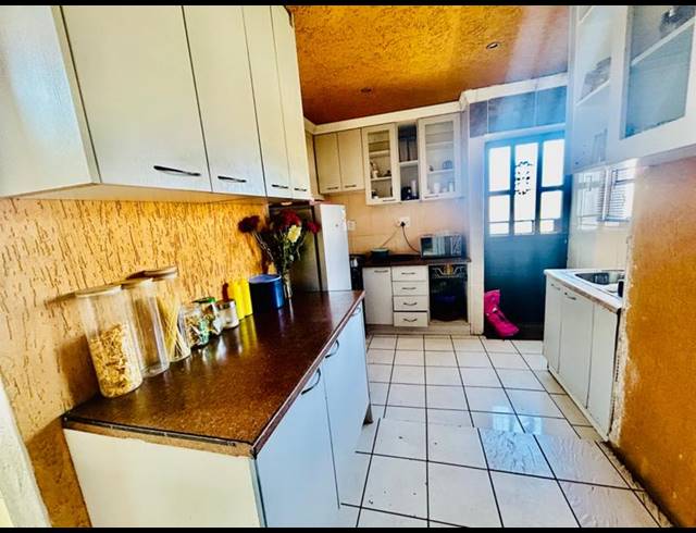 3 BEDROOM HOUSE FOR SALE IN VANDERBIJLPARK CE 3
